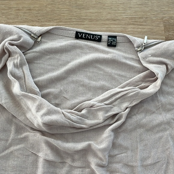 Venus Top - Picture 2 of 2